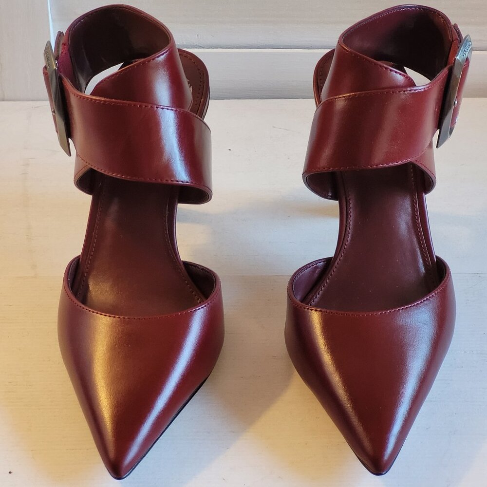 $59 NWT (8) Vince Camuto Leather Buckle Pump - Picture 9 of 12